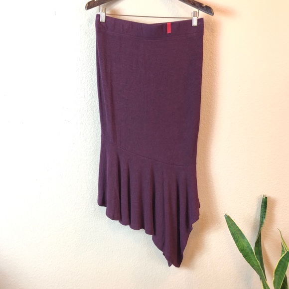 Summer & Sage || Asymmetrical Sweater Skirt - Picture 2 of 8